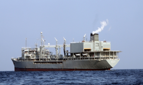 کشتی بزرگ نیروی دریایی ایران پس از آتش گرفتن غرق شد | اخبار خاورمیانه